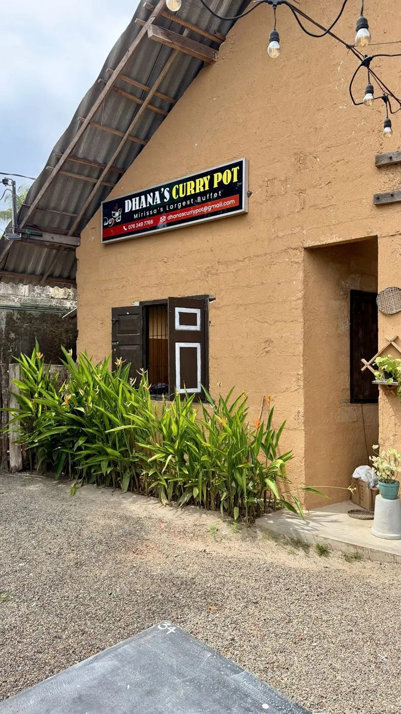 Mud-walled front: Mirissa's largest buffet