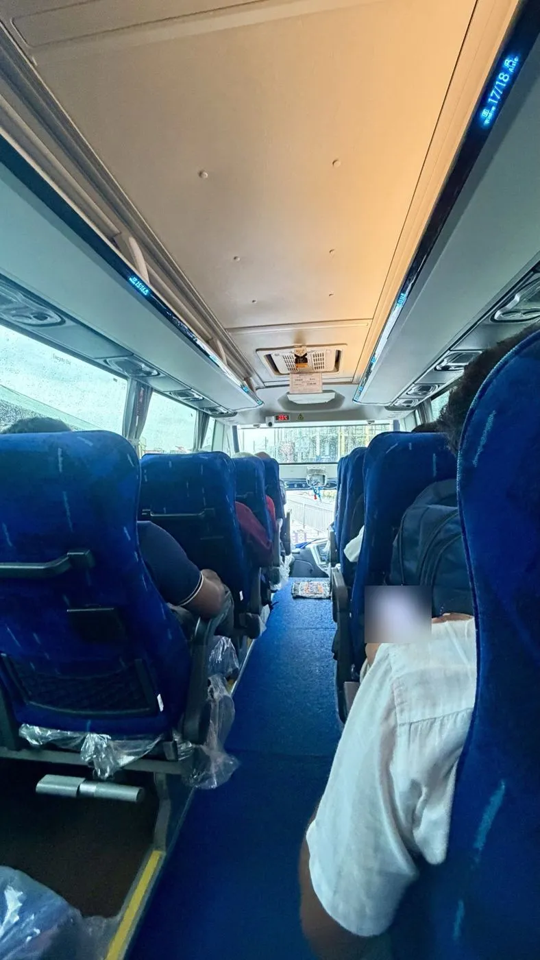 On the AC expressway bus from Matara to Colombo, 8:50 am