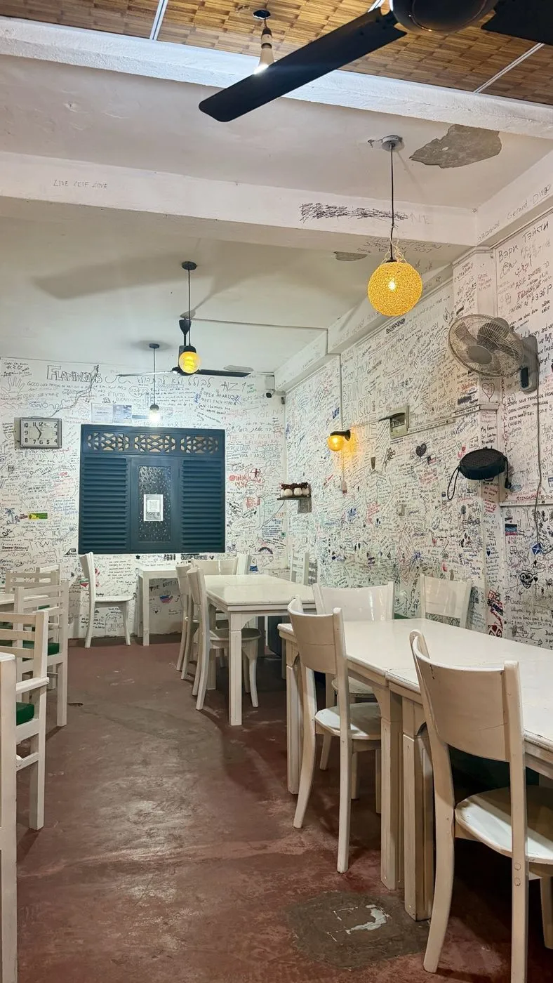 Walls of traveller messages