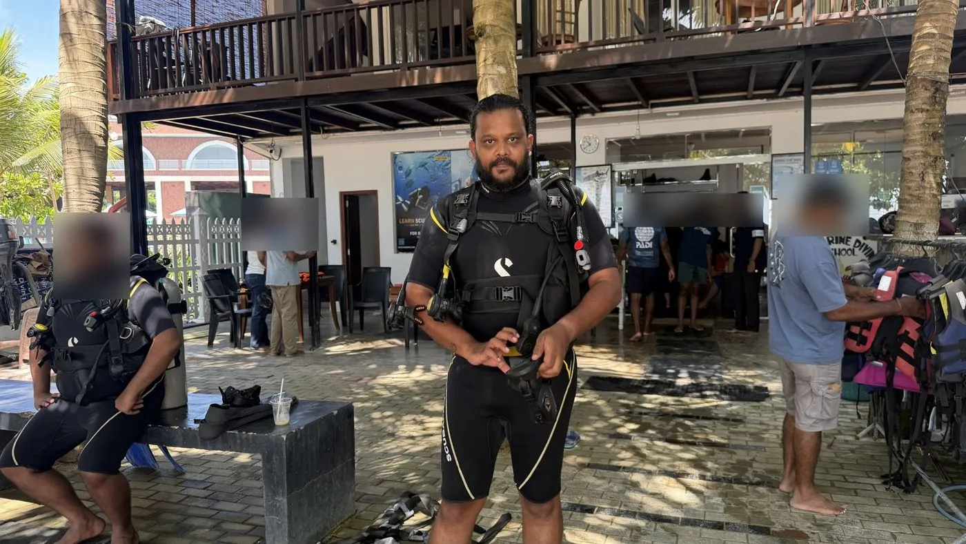 Suited up at Submarine Diving, Unawatuna (the dive was called off, just an initial dip)
