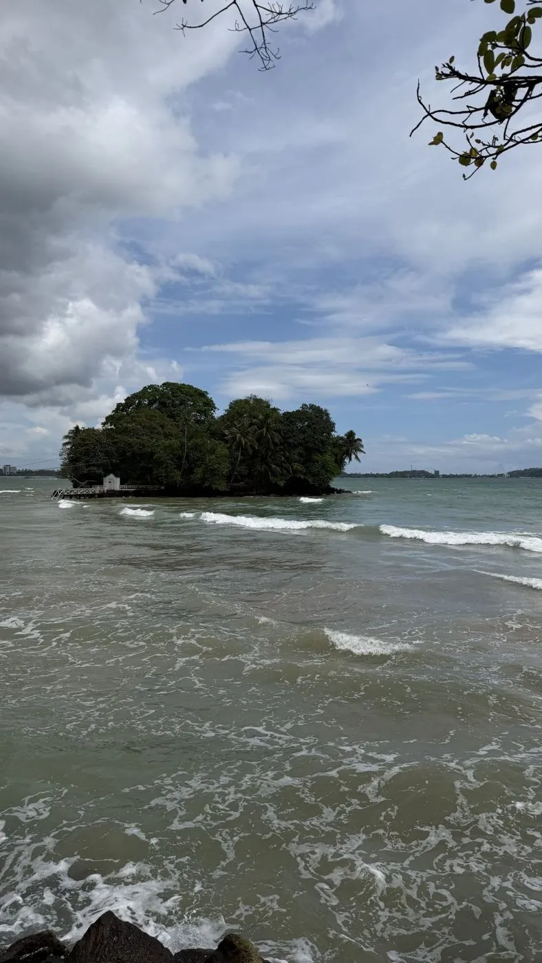 Taprobane Island from the shore, on the way to Barefoot