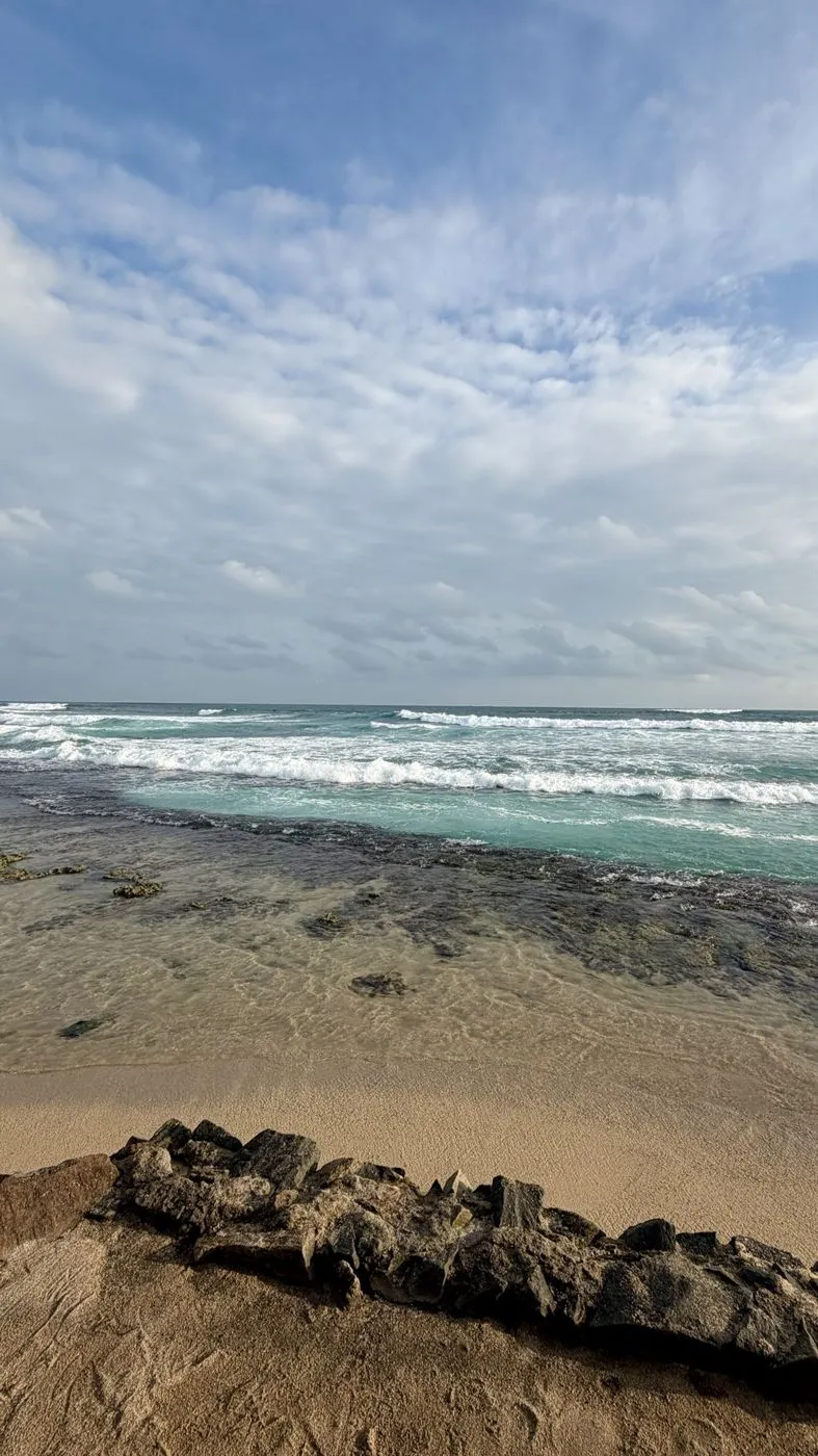 Clear pools on the Thalpe reef